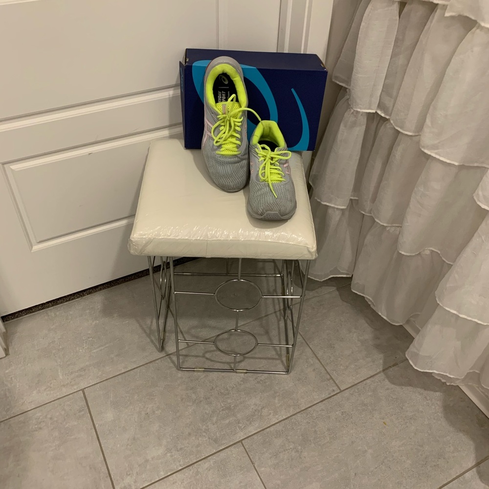 NWT Women's Asics Gel Pulse 11 LS
